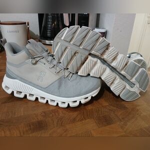 On Cloud Hi Running Shoes